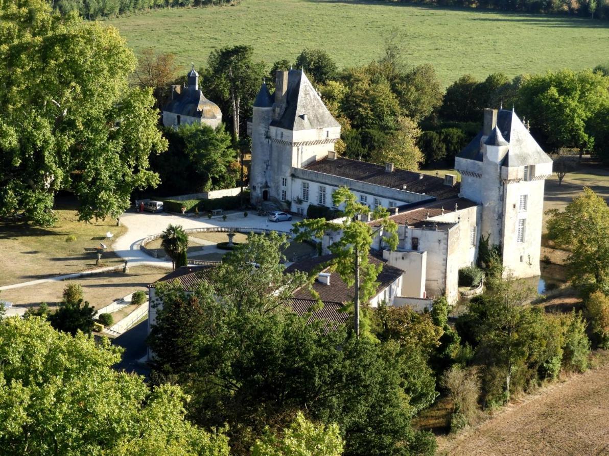 Chateau De Mornay Saint-Pierre-de-l'Isle Exteriör bild