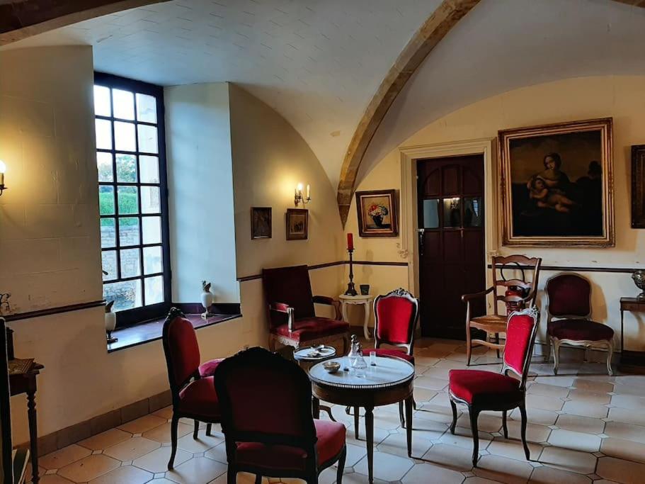 Chateau De Mornay Saint-Pierre-de-l'Isle Exteriör bild