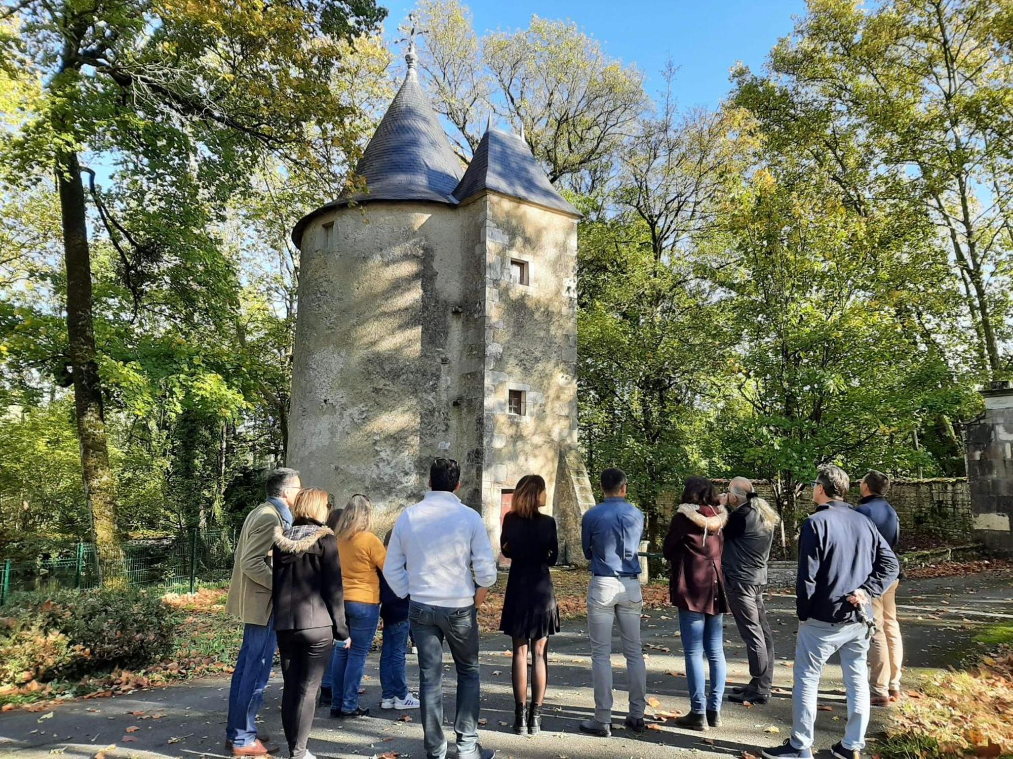 Chateau De Mornay Saint-Pierre-de-l'Isle Exteriör bild