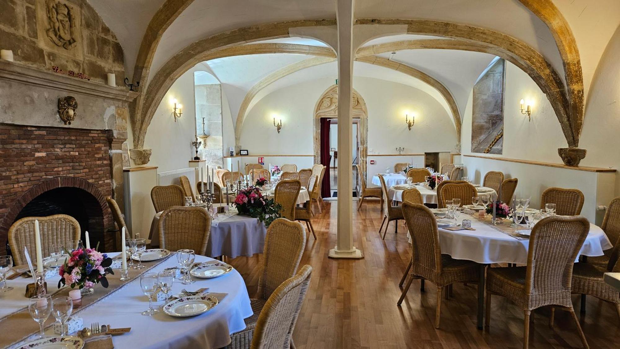 Chateau De Mornay Saint-Pierre-de-l'Isle Exteriör bild